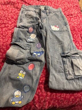 Hot topic Hello Kitty And Friends Balloon size 3 in jr Denim Cargo Pants
